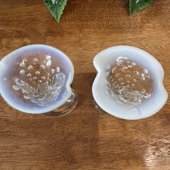 Fenton White Opalescent Hobnail Cornucopia Vase Pair Horn of Plenty Vintage Glas - Picture 5 of 6